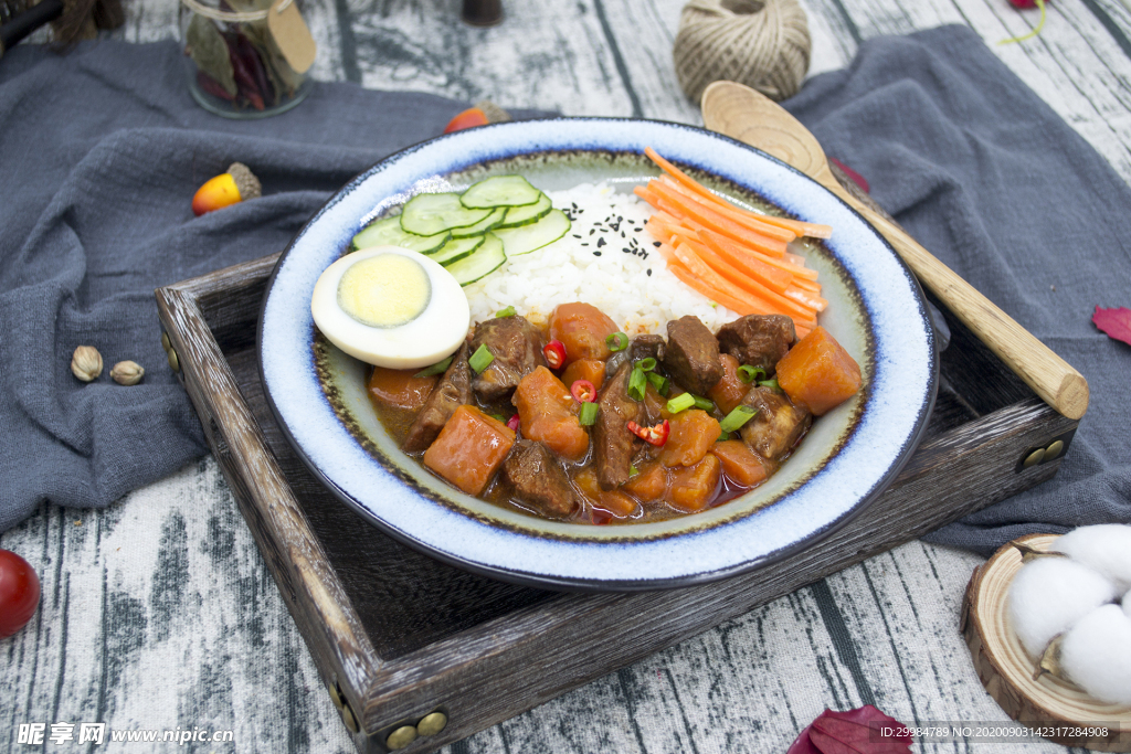 红烧牛肉盖浇饭