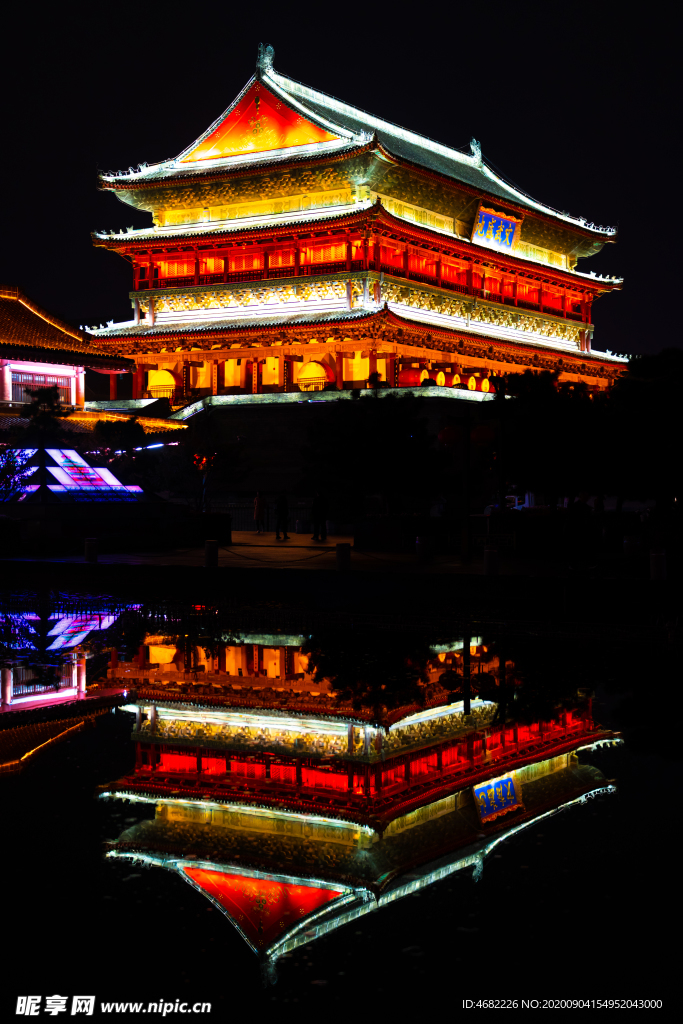 鼓楼夜景鼓楼水中倒影