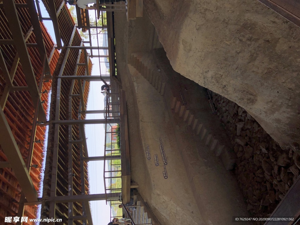 良渚遗址公园城墙发掘现场