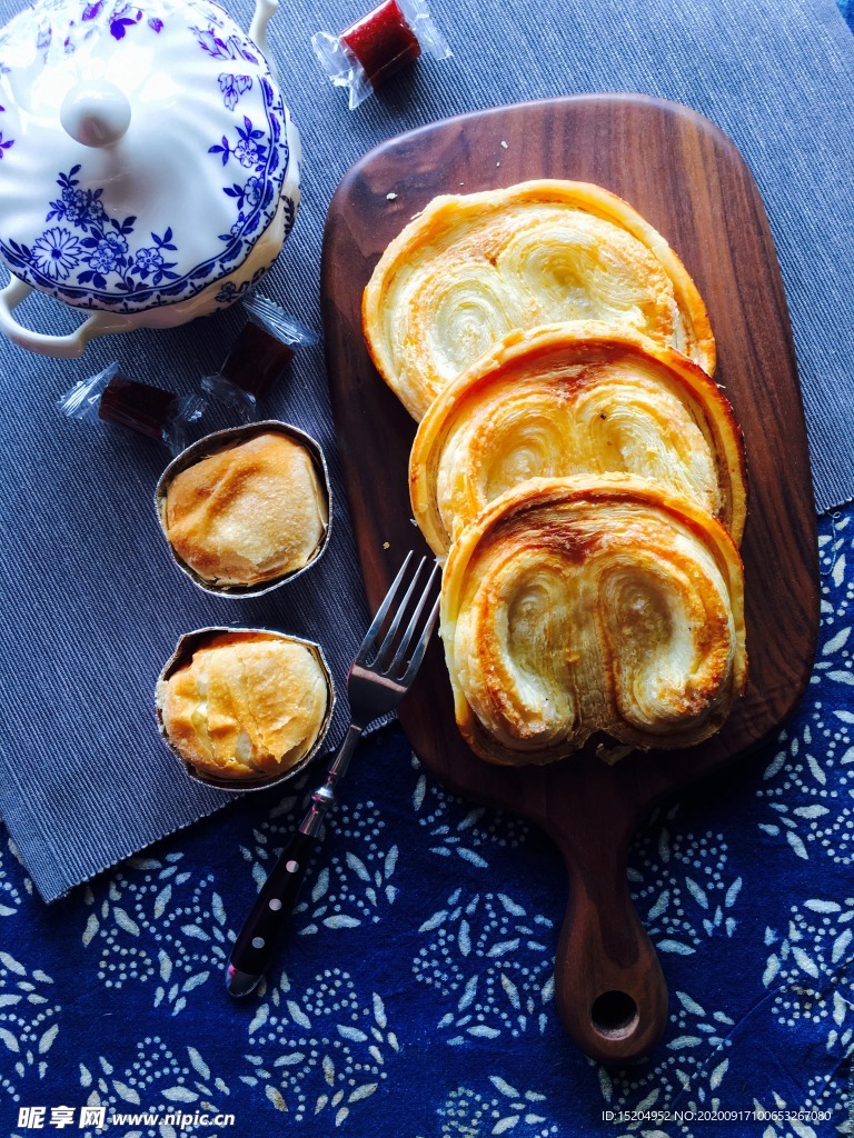 鲜肉月饼和蝴蝶酥