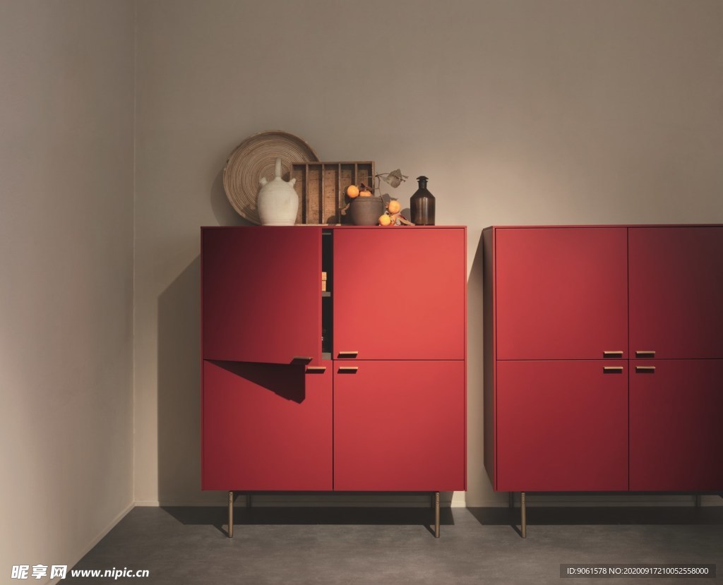 红色边柜