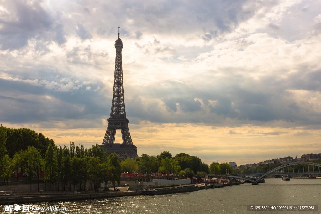 埃菲尔铁塔