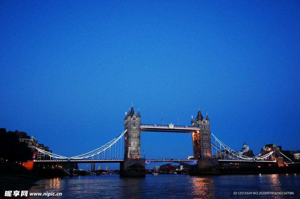 伦敦塔桥