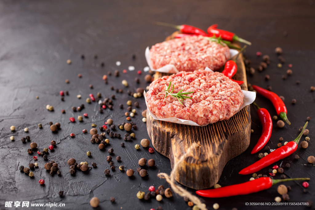 肉馅美食食材黑色背景素材