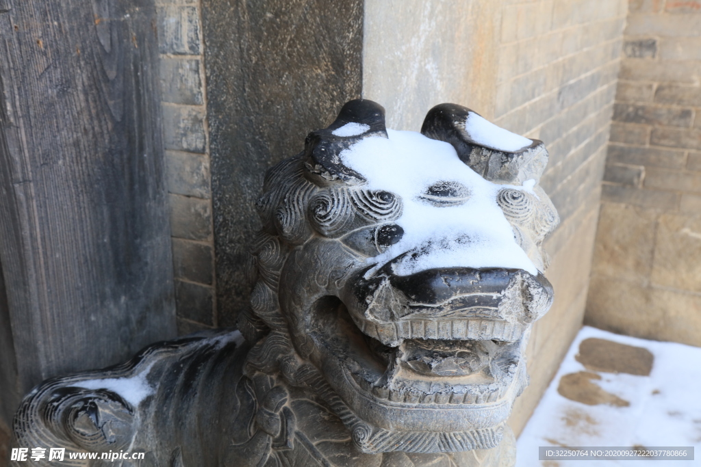 雪中石狮