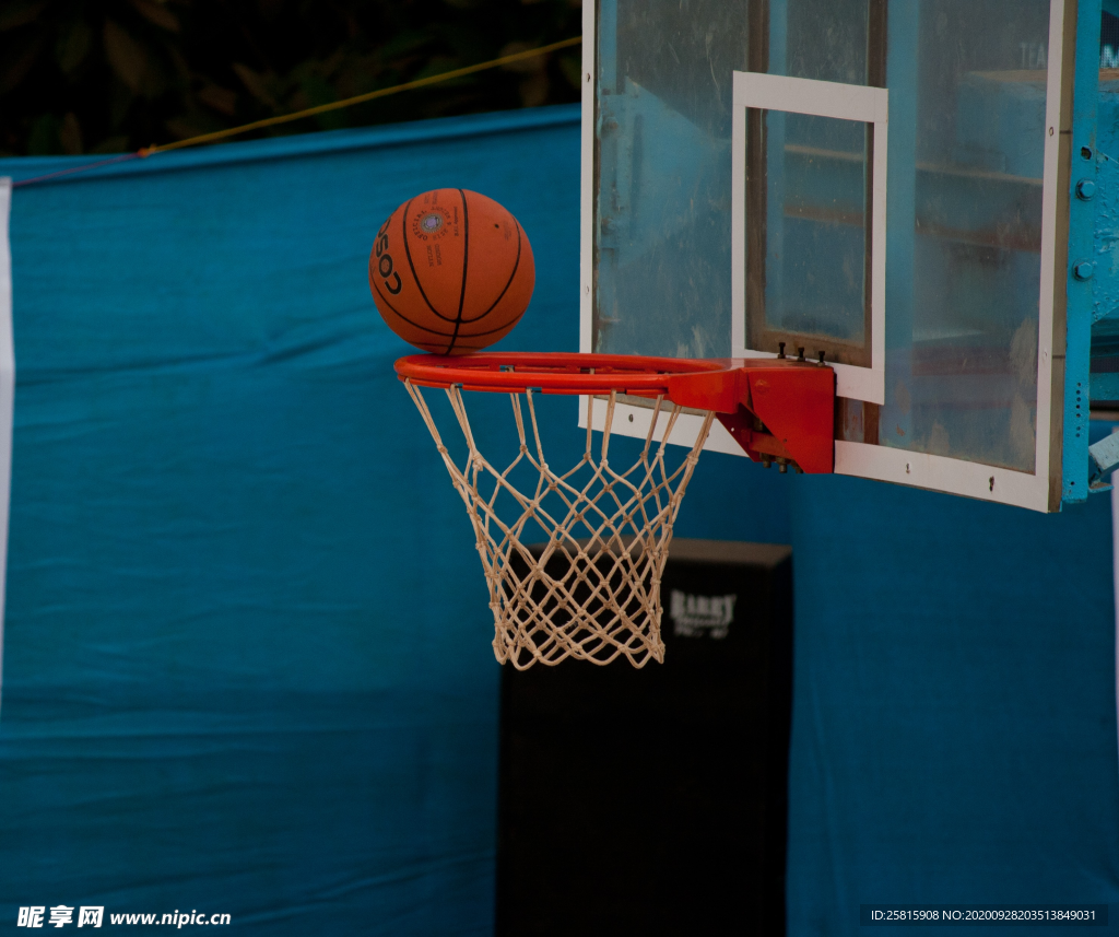 篮球板