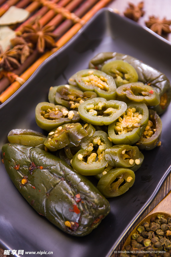 酱黄瓜美食配菜背景海报素材