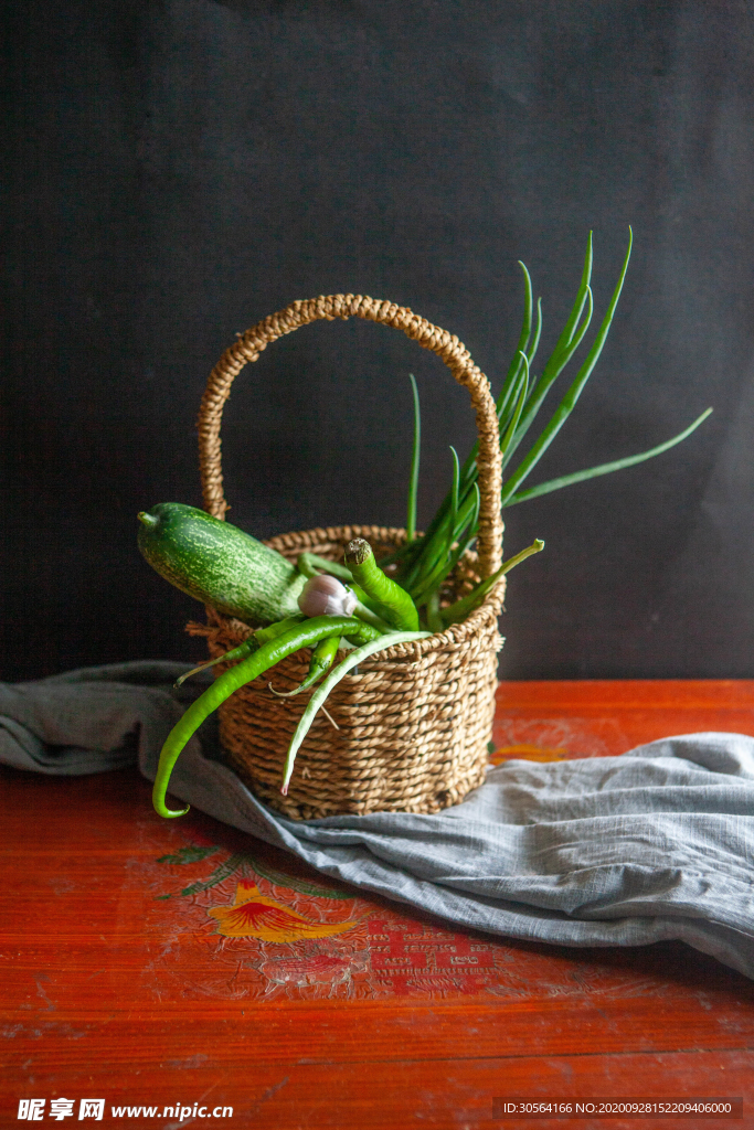 黄瓜青葱竹篮背景海报素材