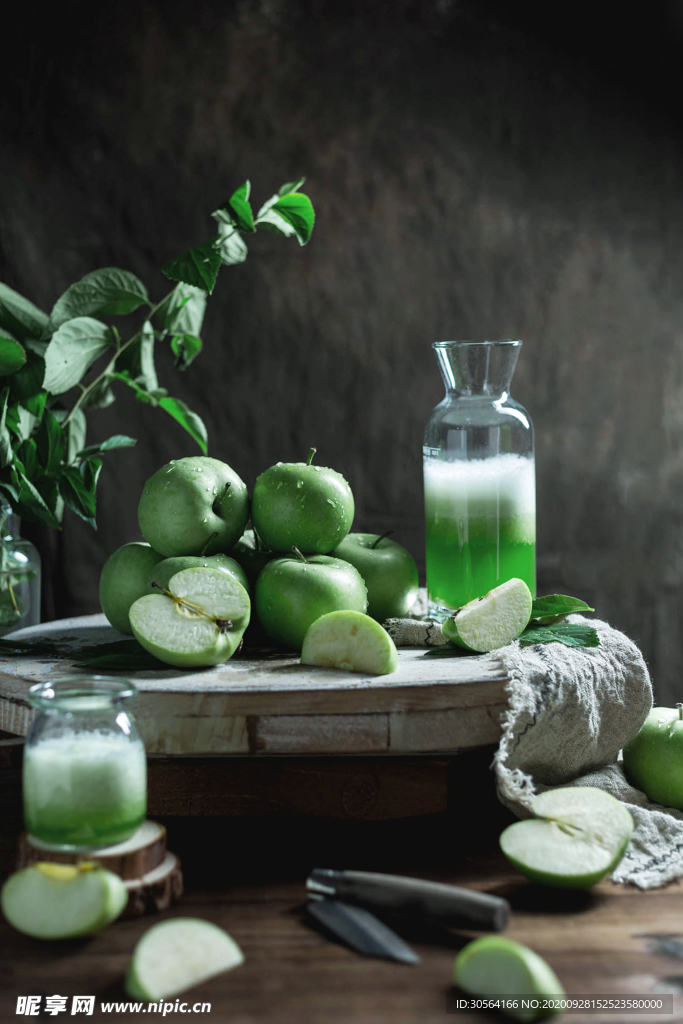 青苹果水果果汁背景海报素材