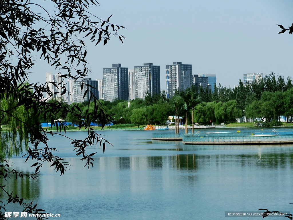 朝阳公园湖面风光