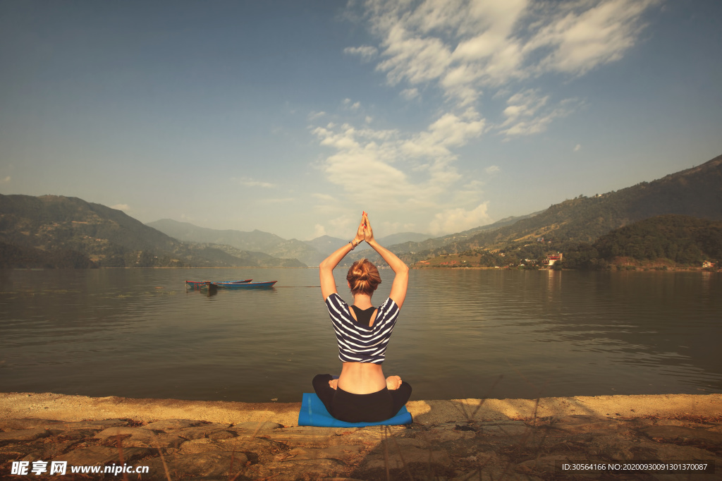 瑜伽运动健身养身背景海报素材