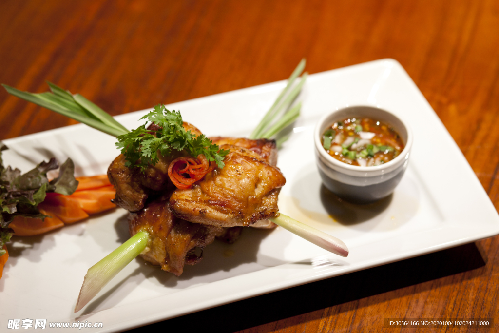 鸡翅摆盘美食背景海报素材