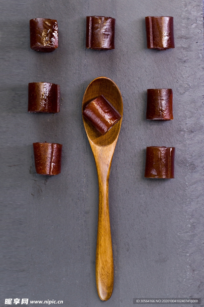 山楂零食木勺背景海报素材