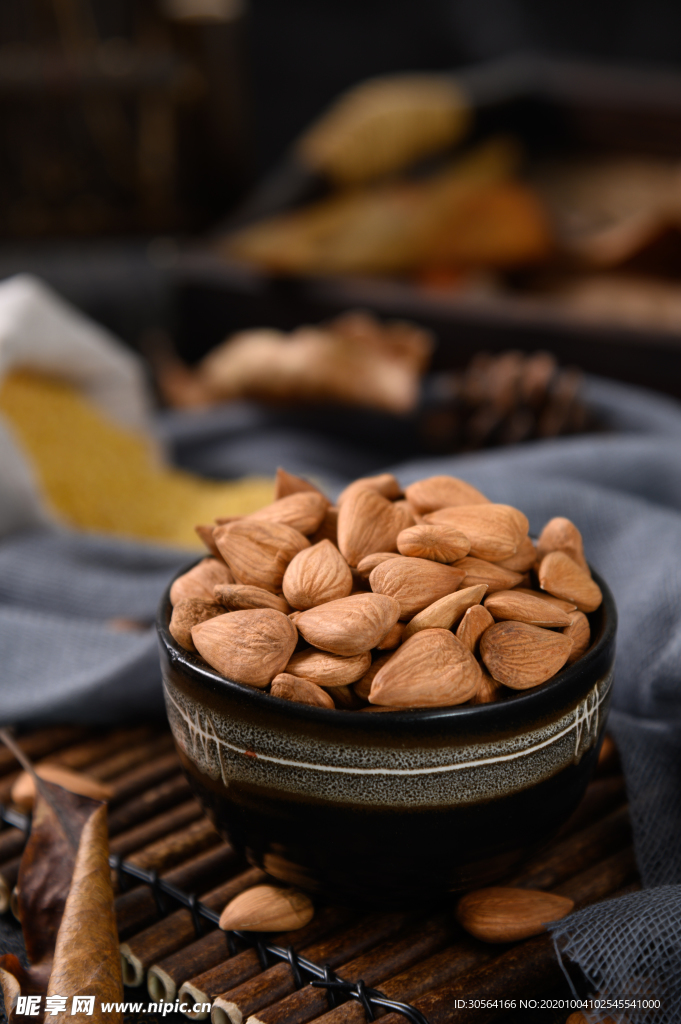 杏仁零食背景海报素材