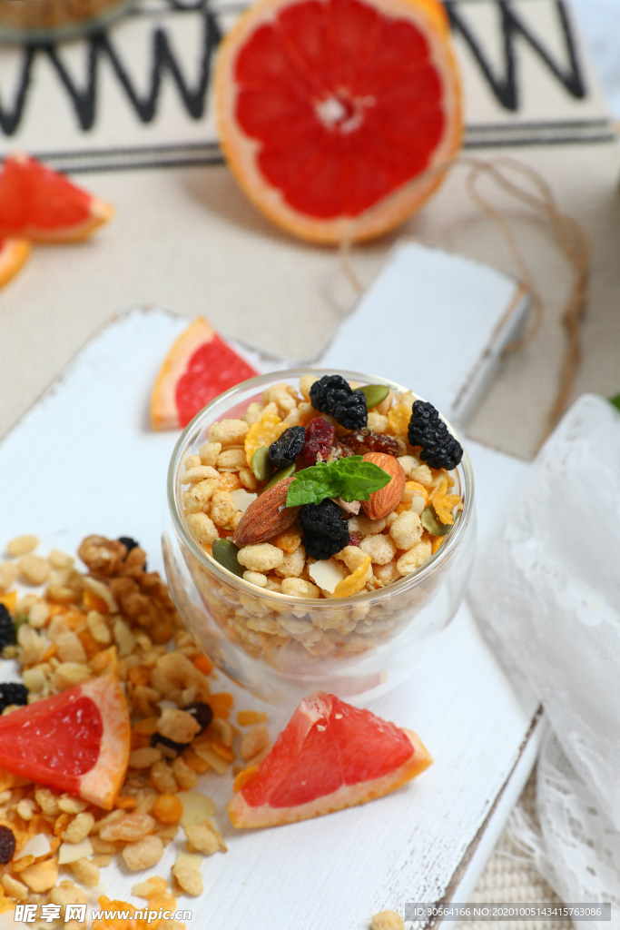 麦片酸奶早餐背景海报素材