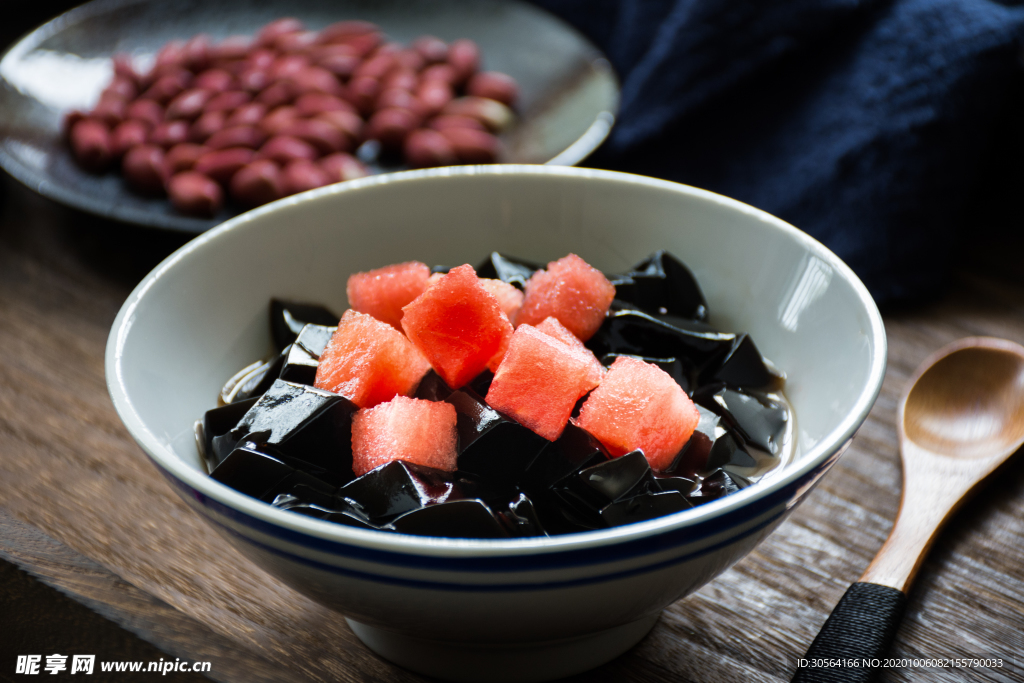 西瓜凉粉凉菜背景海报素材