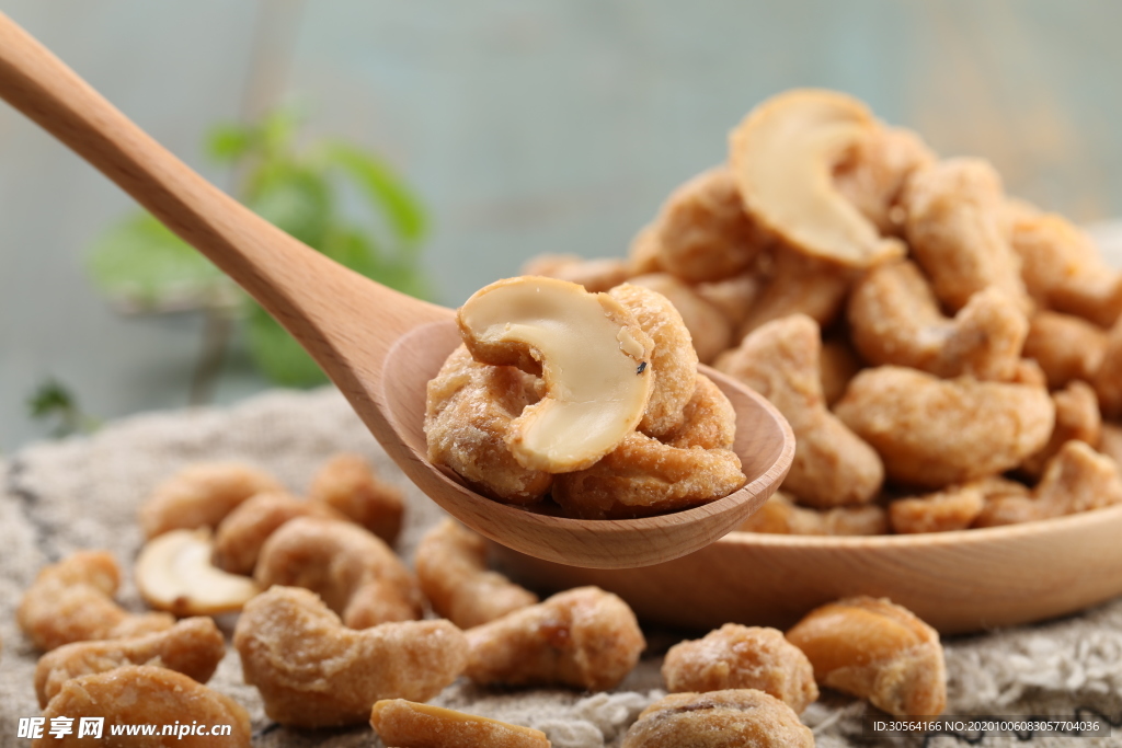 坚果腰果零食背景海报素材