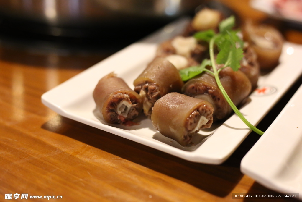 红烧猪尾美食食材背景海报素材