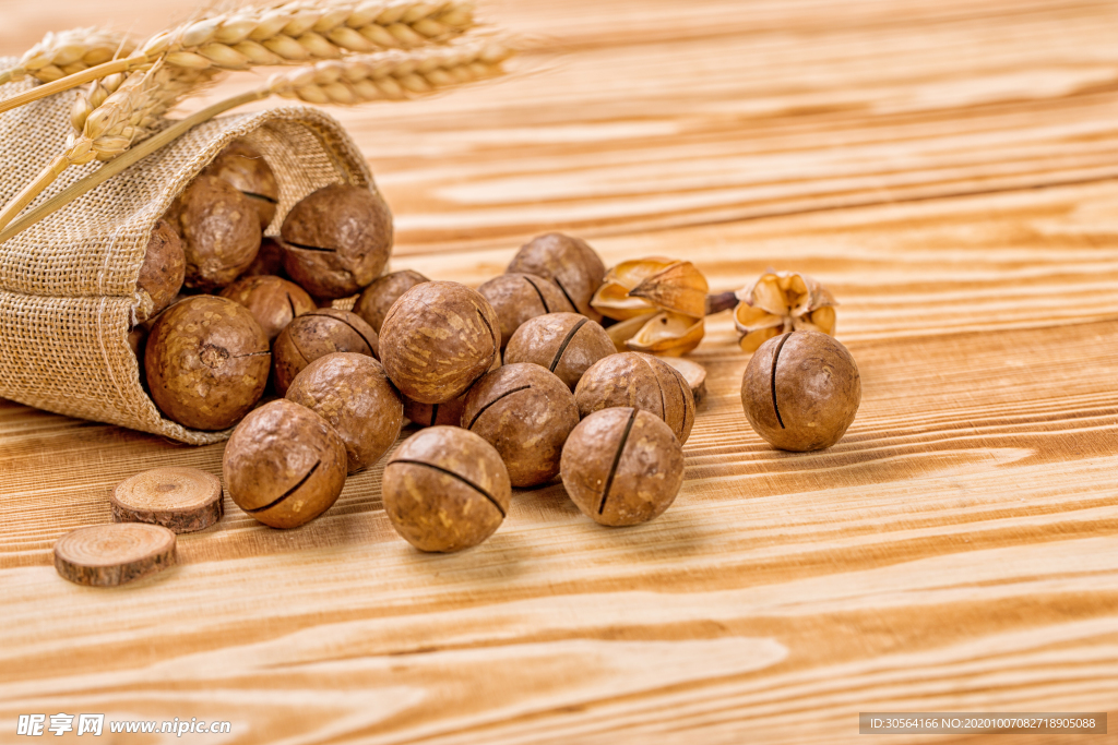 夏威夷果零食坚果背景海报素材