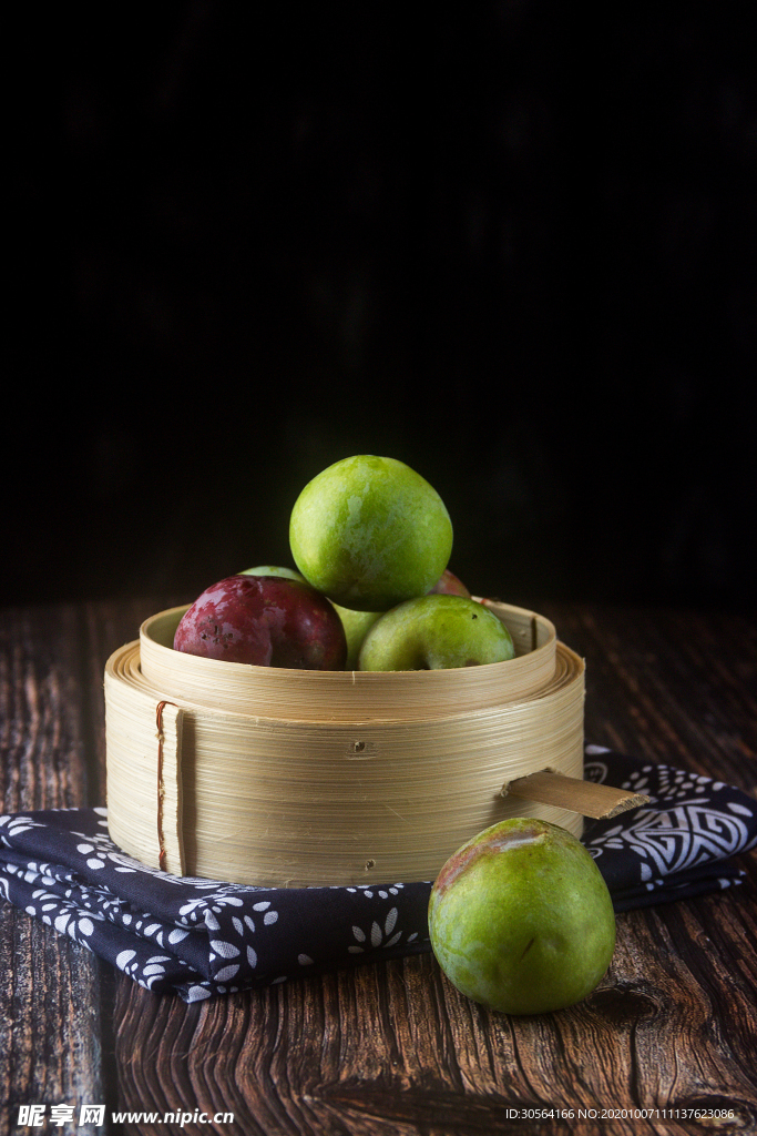 青苹果青梨水果背景海报素材