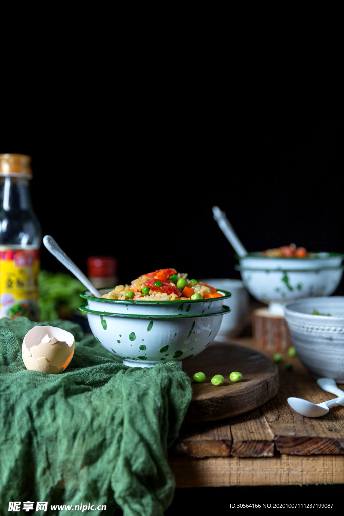 鸡蛋面酱汁美食背景海报素材