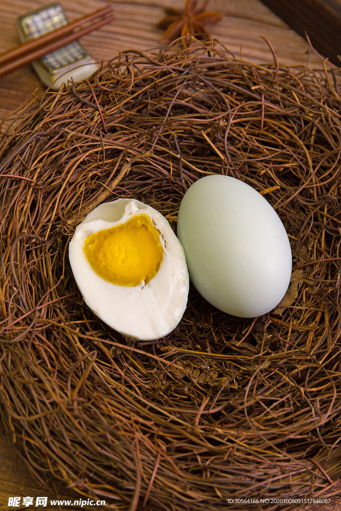 咸鸭蛋美食食材背景海报素材