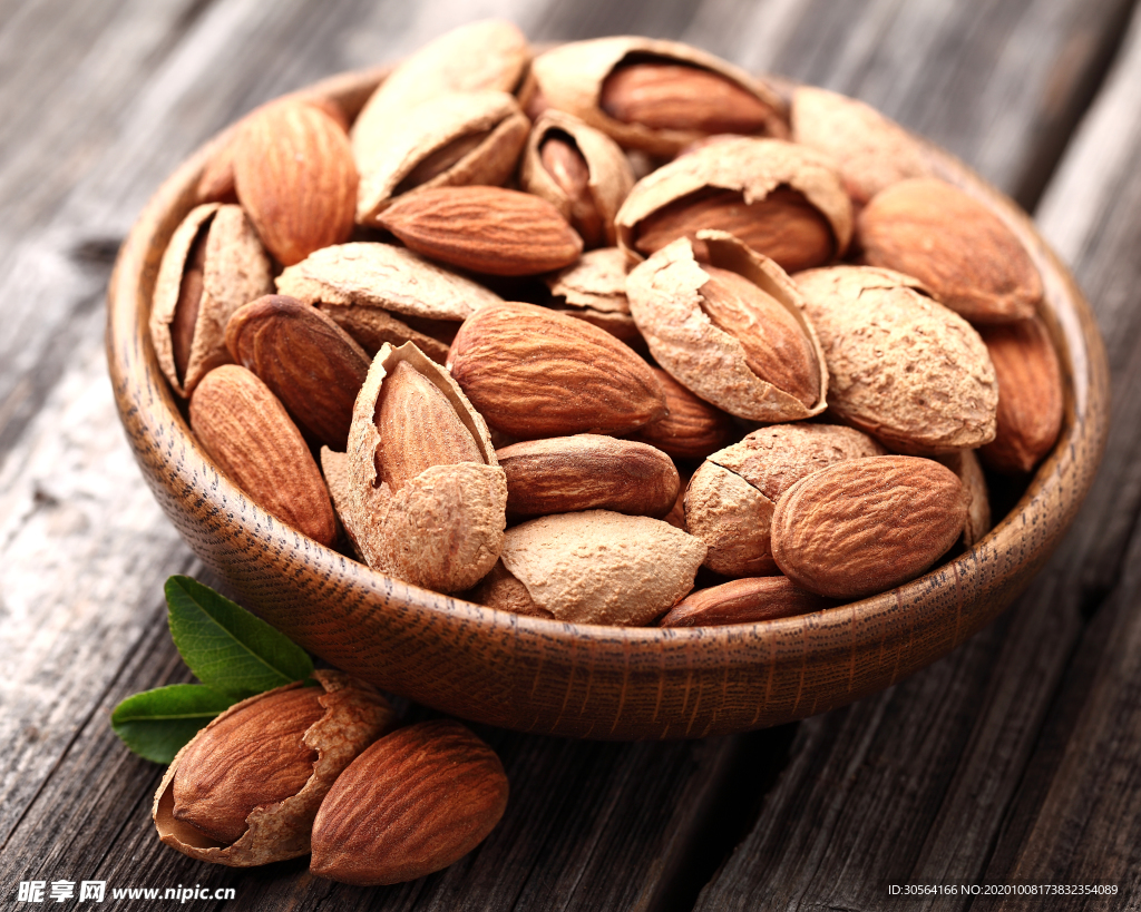 坚果零食木碗背景海报素材