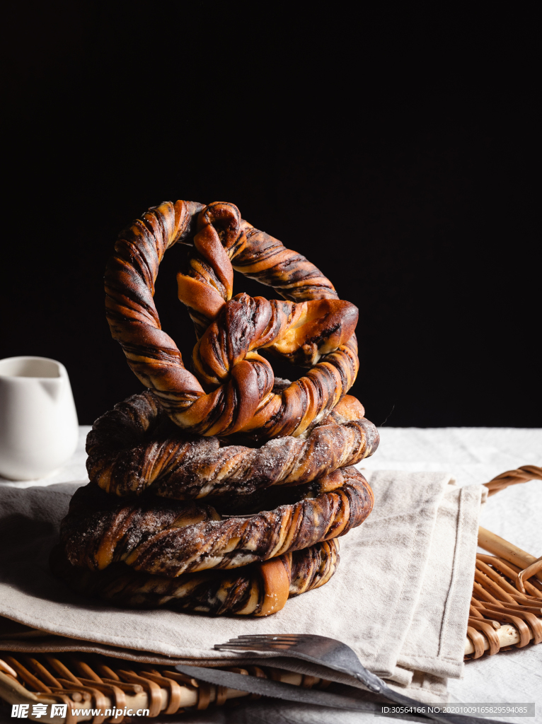 面包甜品甜心背景海报素材