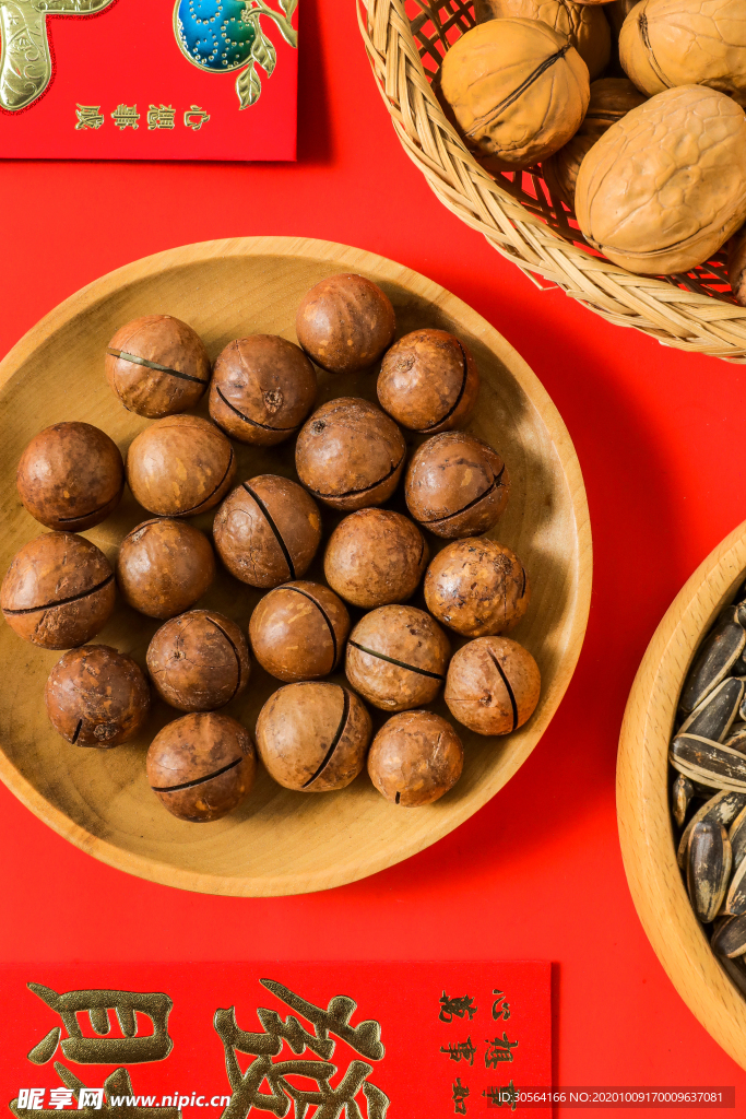 夏威夷果零食红色背景海报素材