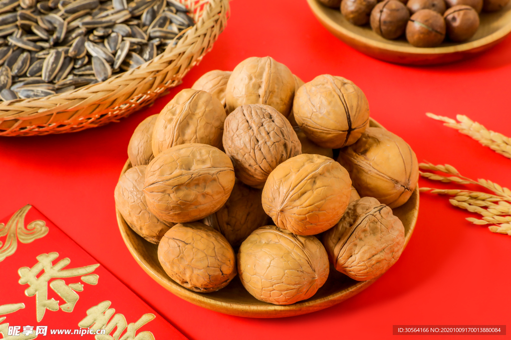 核桃零食红色背景海报素材