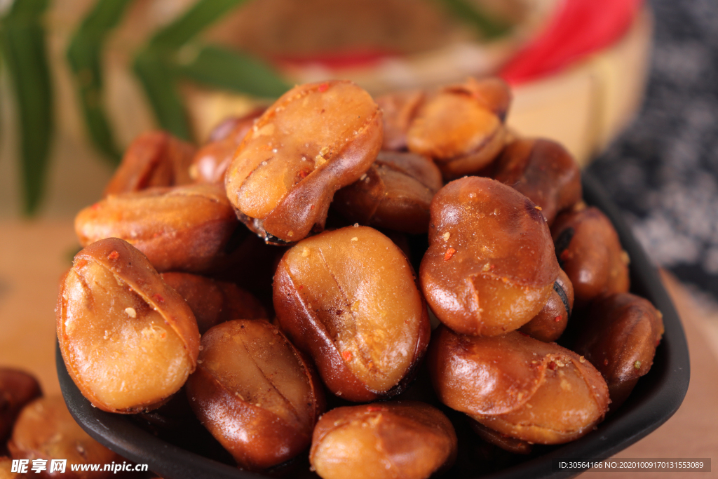 蚕豆零食休闲背景海报素材