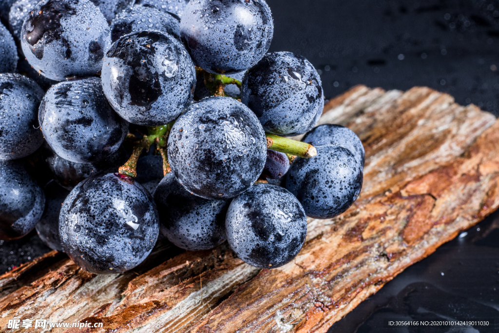 葡萄提子黑布林水果背景海报素材