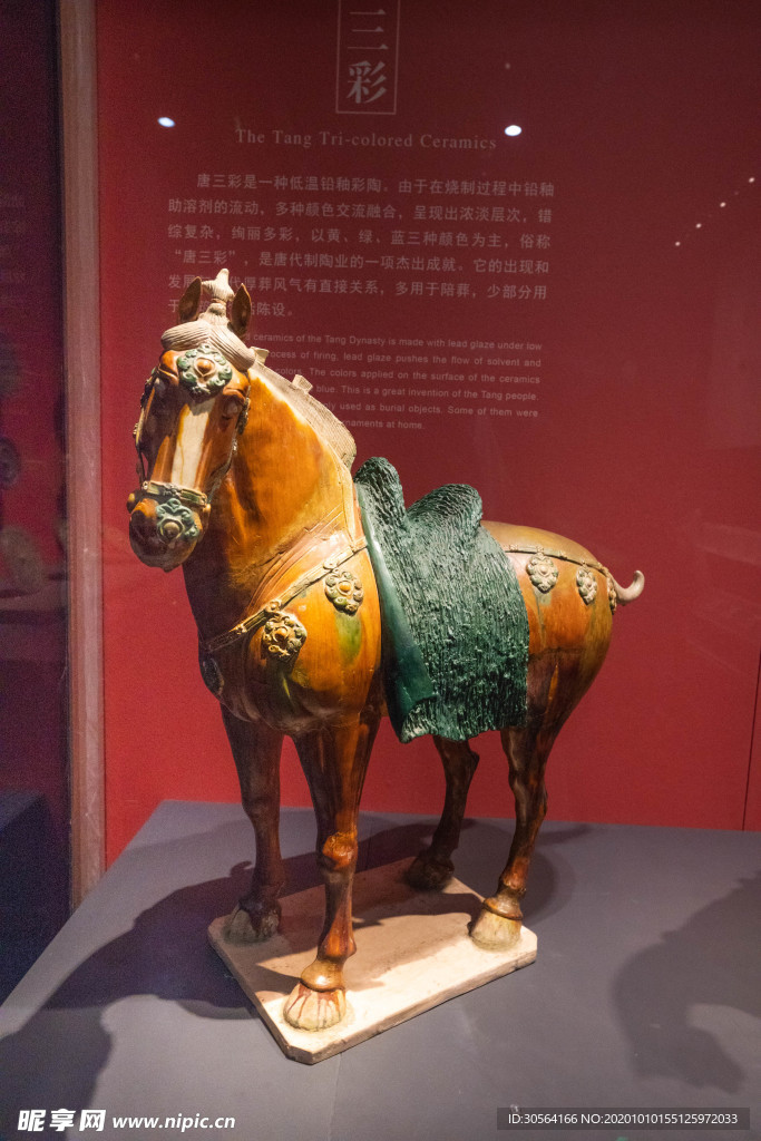 三彩马古董旅游背景海报素材