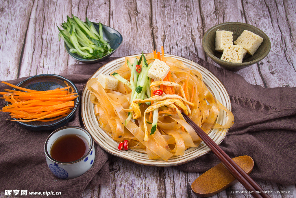麻辣凉皮美食食材海报素材