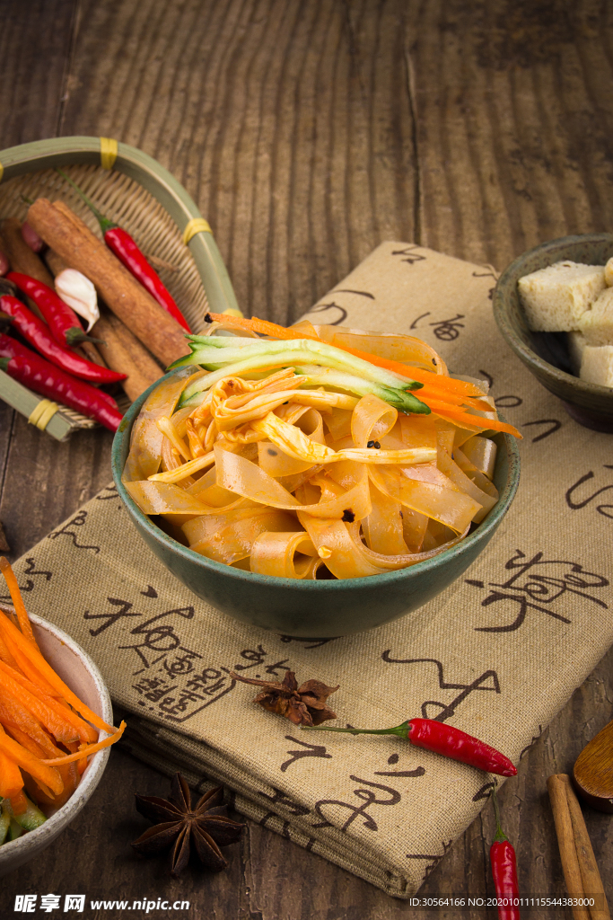 麻辣凉皮美食食材海报素材