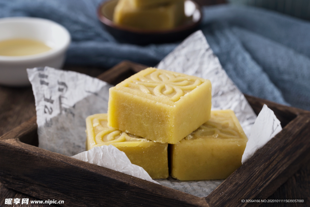 绿豆糕零食食物食材海报素材