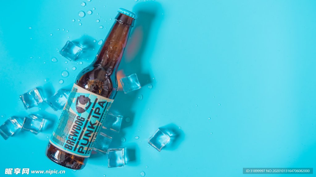 酒瓶冰块背景素材图片