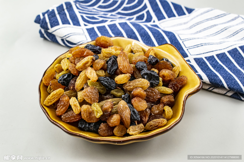 葡萄干零食甜品背景海报素材