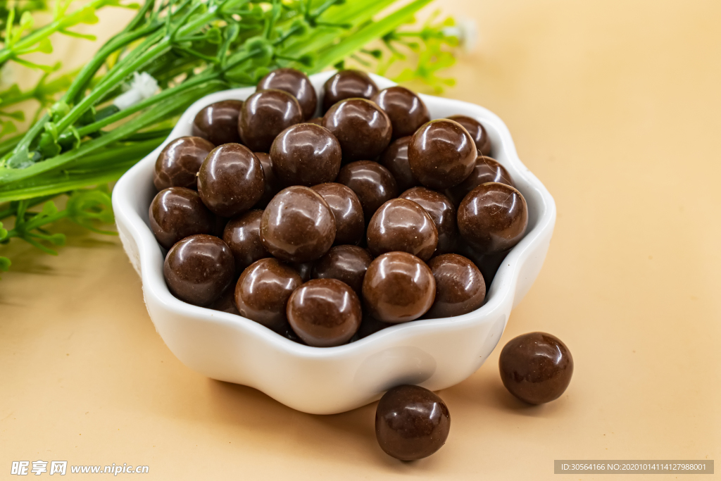 巧克力豆零食甜品背景海报素材