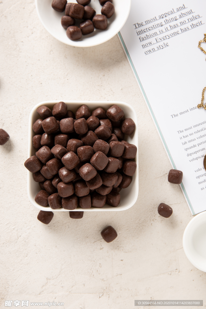 黑巧克力零食甜品背景海报素材