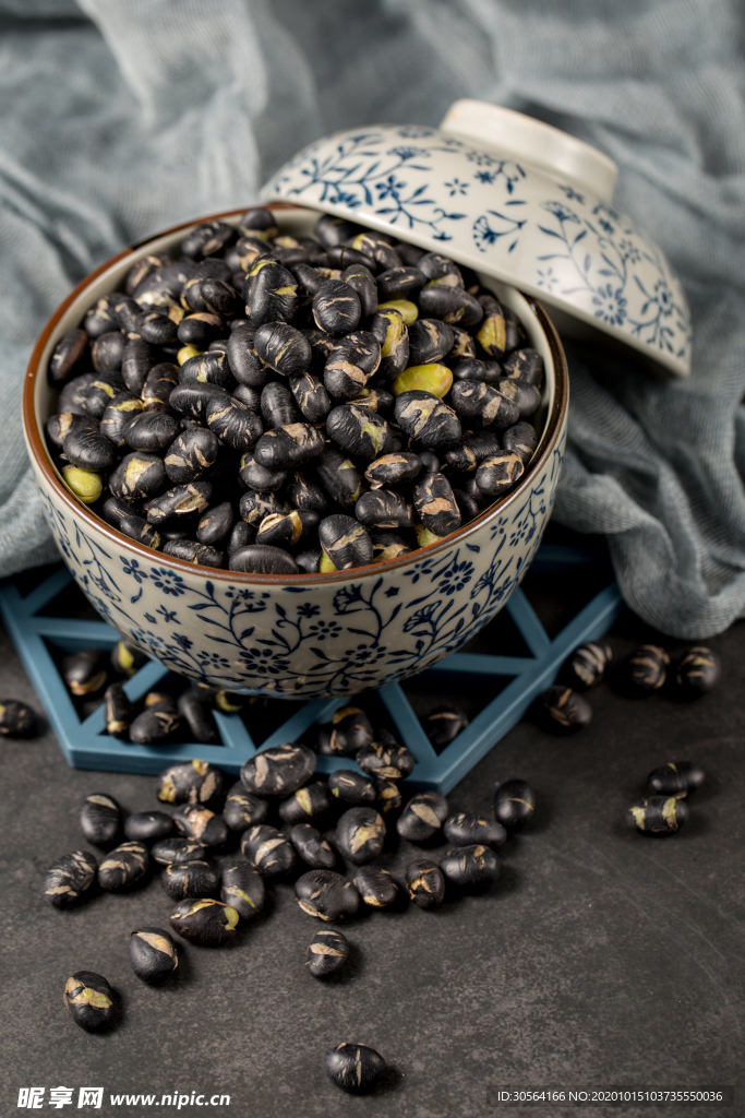 黑豆食材养生背景海报素材