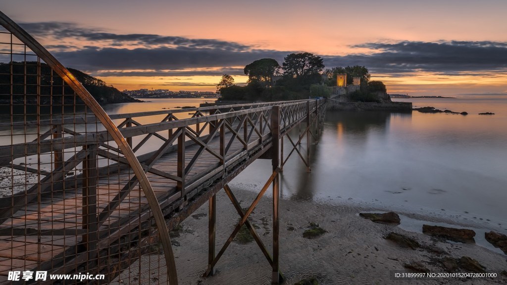 唯美木桥小岛图片