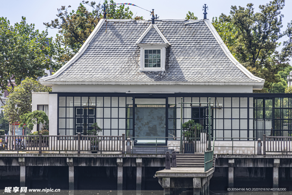 欧式别墅简约建筑背景海报素材