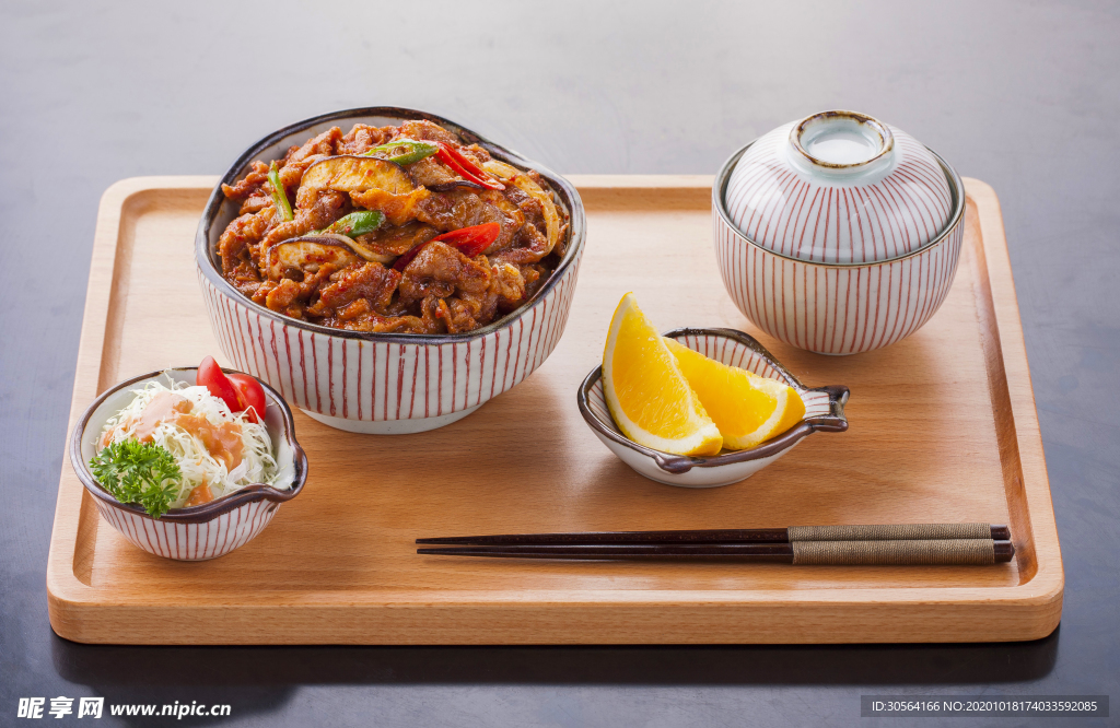 炒肉水果早餐木盒背景海报素材