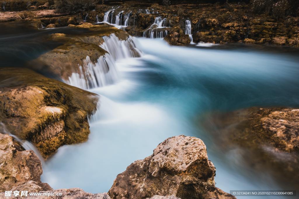 水流瀑布
