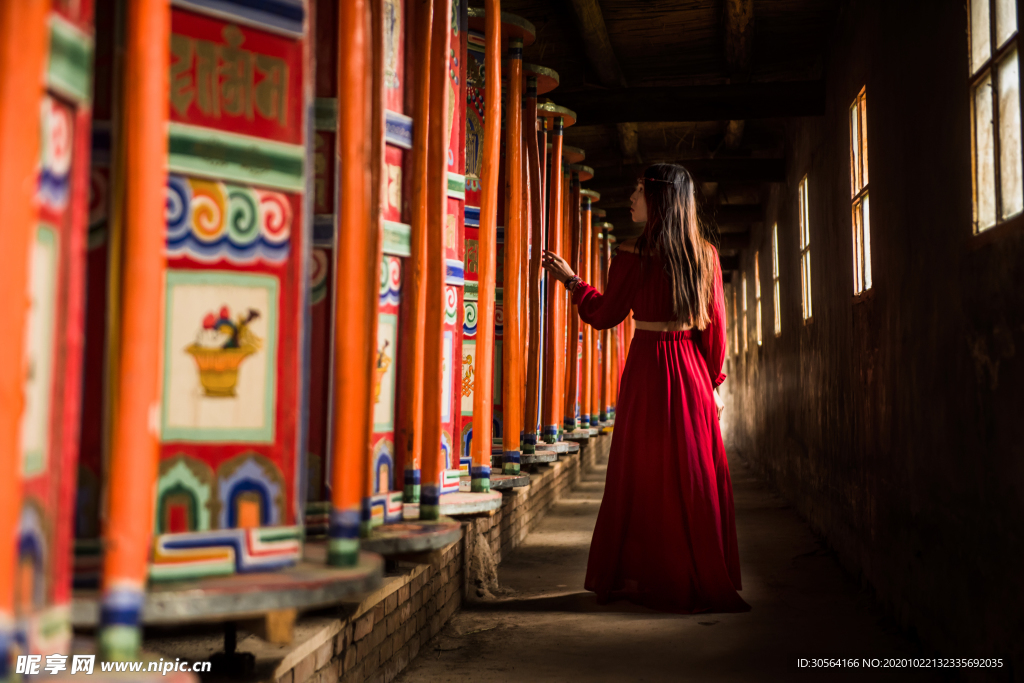 传统寺庙建筑背景海报素材