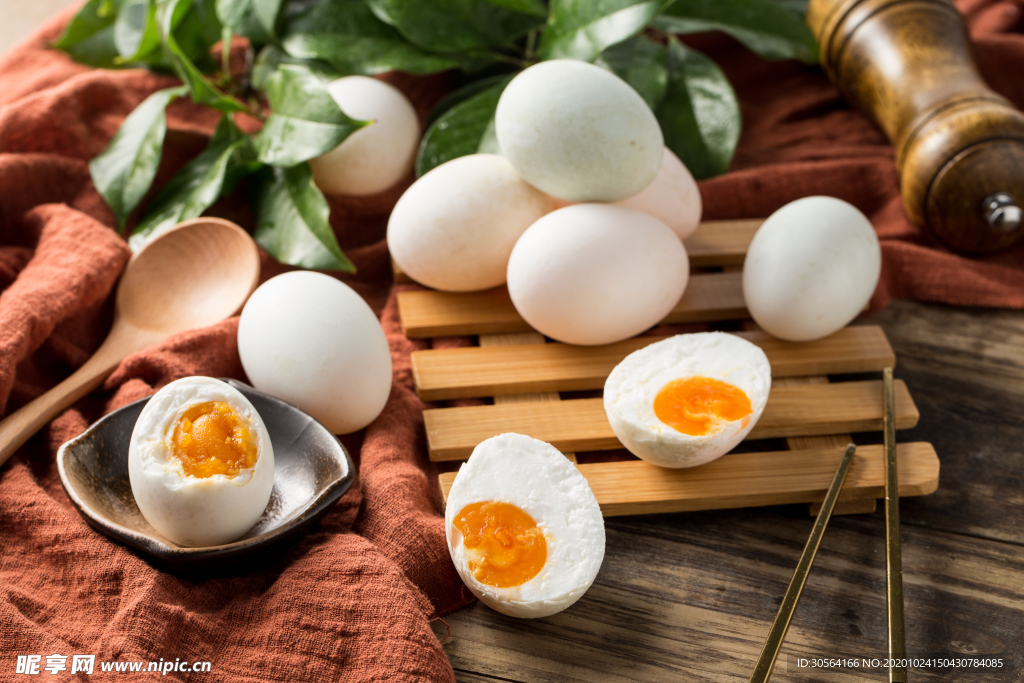 咸鸭蛋美食食材背景海报素材