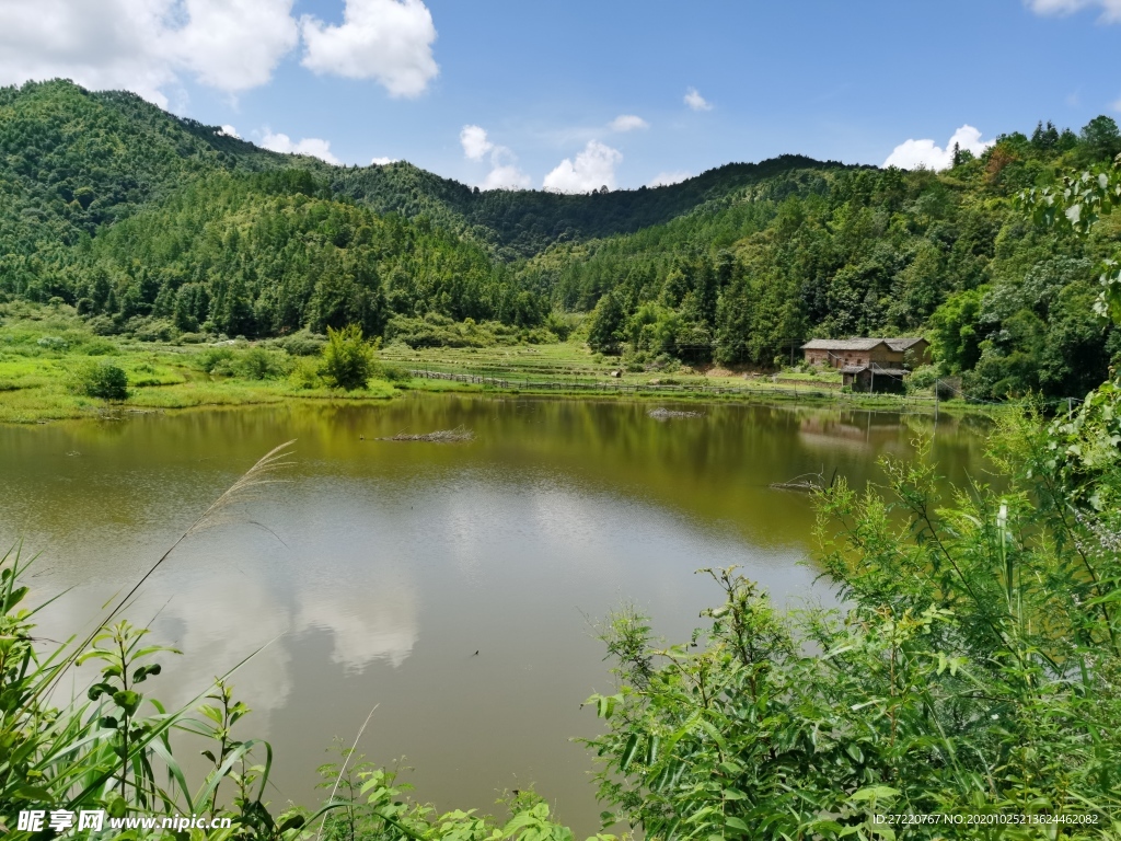 群山青翠  水清  生态 蓝天