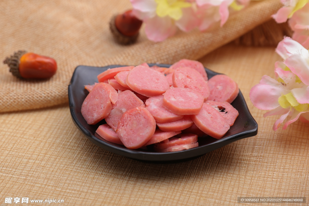 火腿肠 砧板 香菜 香肠片 香