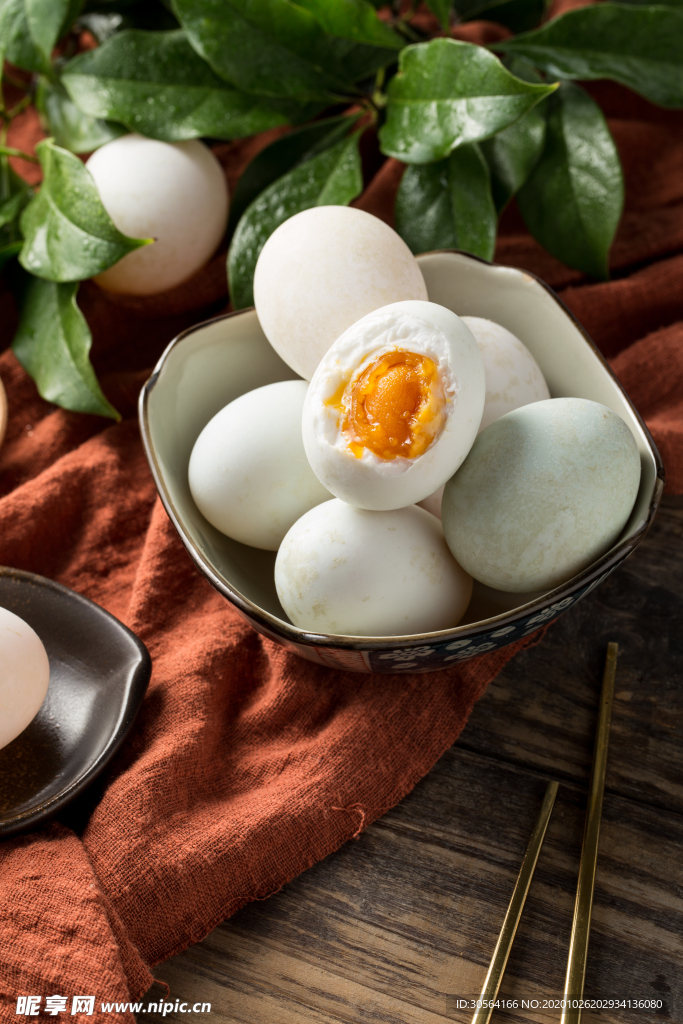 咸鸭蛋美食食材背景海报素材